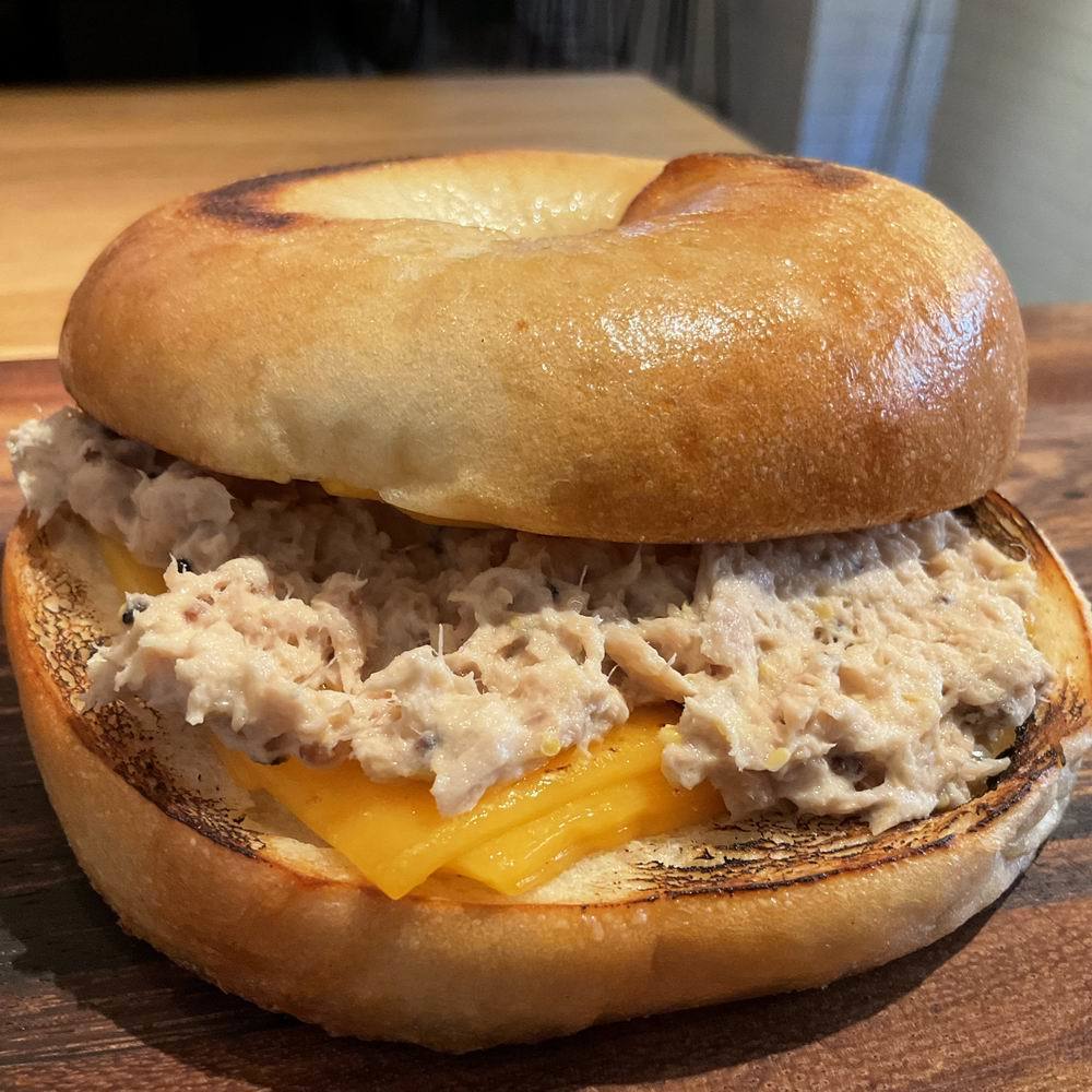 SUPER BAGEL （スーパーベーグル） ツナメルト[本町]（Meets Regional 407) 大阪グルメバーガー・ハンバーガー巡り