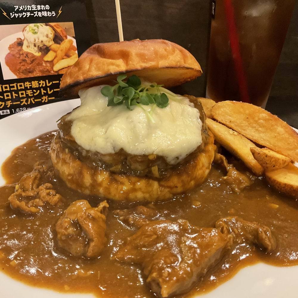 Kokopelli（ココペリ） 8月のマンスリーバーガー ゴロゴロ牛筋カレーとトロトロモントレージャックチーズバーガー[法善寺すぐ] 大阪