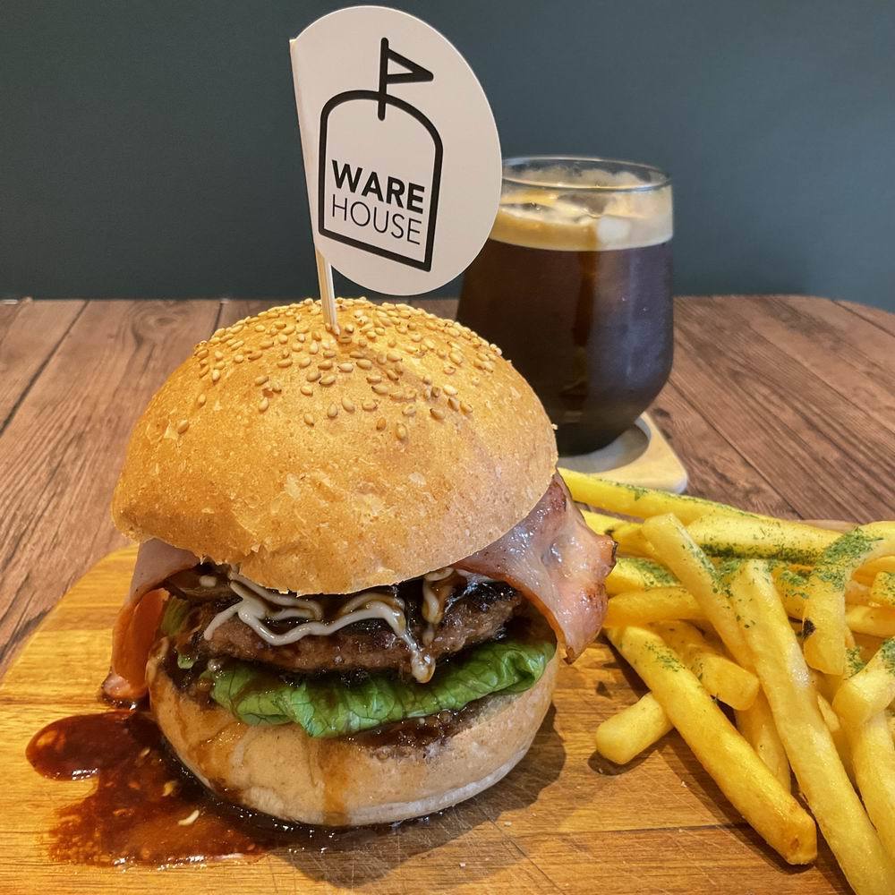 WAREHOUSE（ウエアハウス） WAREHOUSEバーガー[夕陽丘] 大阪グルメバーガー・ハンバーガー巡り