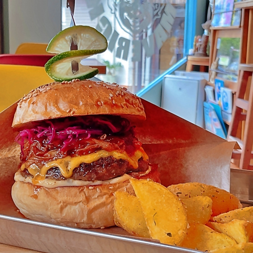 THE BURGER STAND MAVERICK （ザ バーガースタンド マーベリック） 期間限定 プルドポークチーズバーガー[奈良 なら